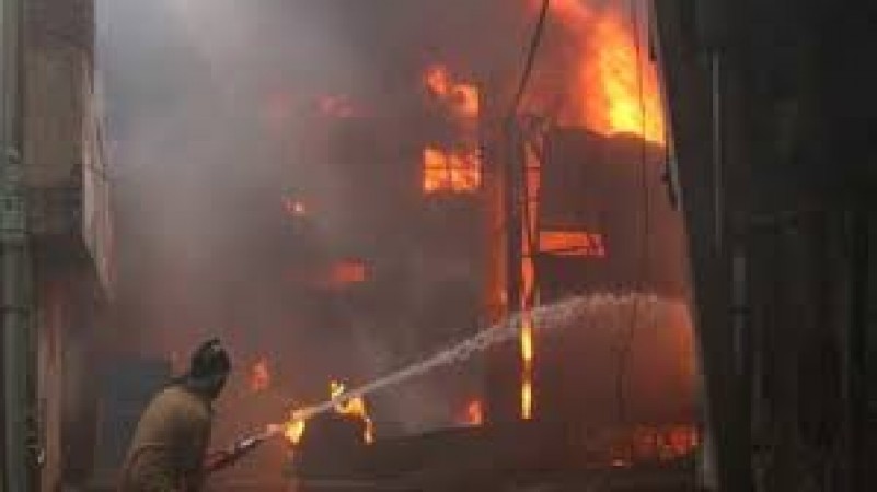 Fire in textile factory, workers broke walls