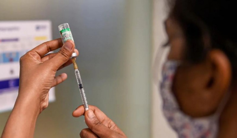 कोरोना का टीका लेने के 48 घंटे बाद तक प्लेन नहीं उड़ा सकेंगे पायलट, DGCA की गाइडलाइन जारी