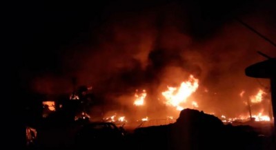 दिल्ली में लगी भीषण आग, 7 लोगों की मौत और 60 झुग्गियां जलकर खाक