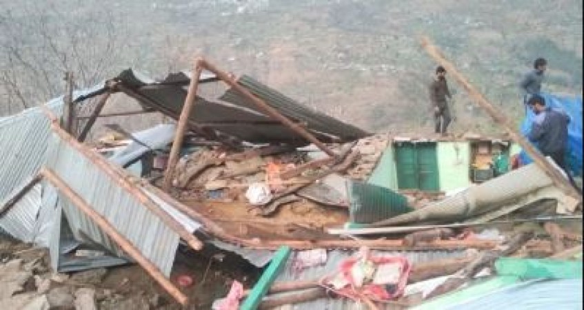 Himachal Pradesh: Two house collapsed due to heavy rains