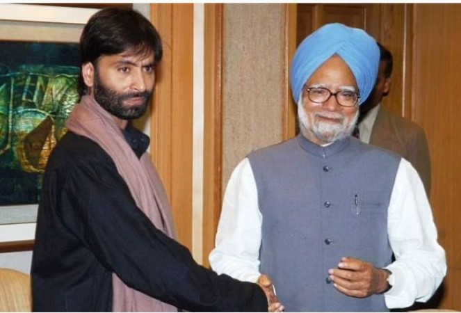 PM Manmohan met the 'terrorist' who had confessed to killing 'Kashmiri Hindus' on TV, India Today gave the stage
