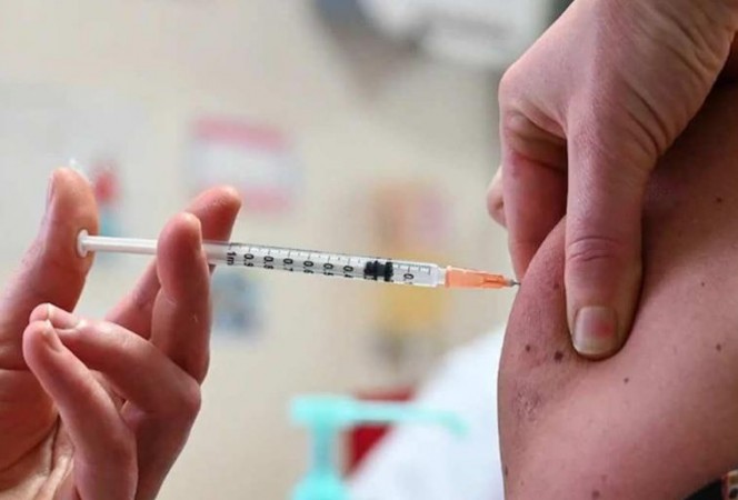 Delhi: Corona cases as well as vaccination dose increase