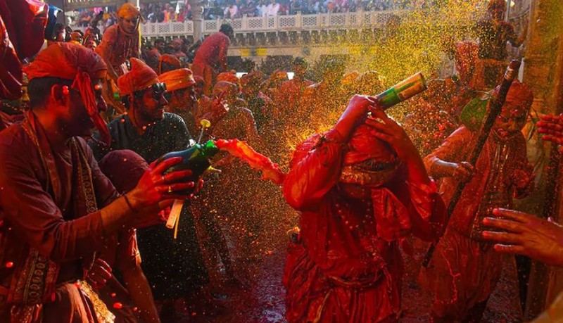 Holi to be celebrated for two days, Yogi govt announces holiday of both days