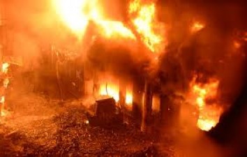 देशभर में तेजी से बढ़ रही है आग लगने की वारदात, खेड़ा में दुकान-मकान में लगी आग
