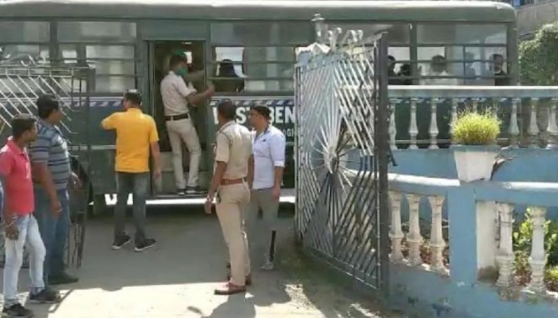 बंगाल: अवैध खनन रोकने पहुंची पुलिस पर टूट पड़े माफिया, लोहे की रॉड से किया हमला... 6 घायल