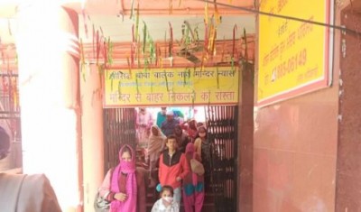 बाबा बालकनाथ मंदिर परिसर में कोरोना के कारण श्रद्धालुओं के प्रवेश पर लगी रोक