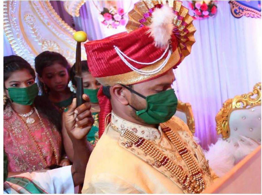 Couple Gets Married in Masks in Andhra Pradesh Amid Coronavirus Outbreak