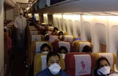 दुबई से 115 भारतीयों को लेकर पुणे पहुंची फ्लाइट, 24 घंटे तक रहेंगे Quarantine