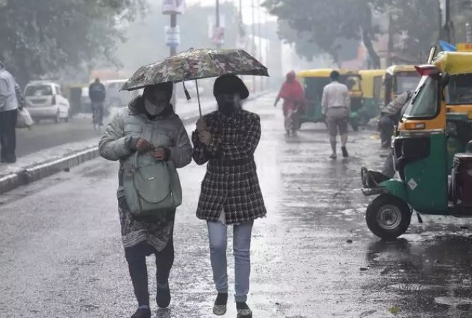 अप्रैल आने के बाद भी नहीं पड़ रही गर्मी, दिल्ली समेत इन राज्यों में है आषाढ़ जैसा मौसम