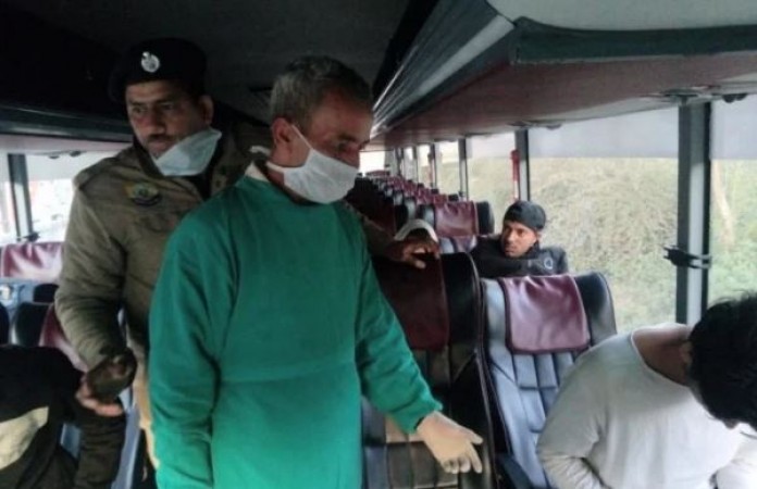 हिमाचल प्रदेश में मचा हड़कम, बसों की जांच करने जुटी पुलिस