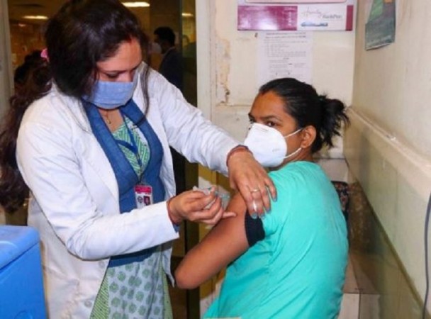 भारत में टीकाकरण अभियान ने पकड़ी रफ़्तार, अब तक 4.5 करोड़ लोगों को लगी कोरोना वैक्सीन