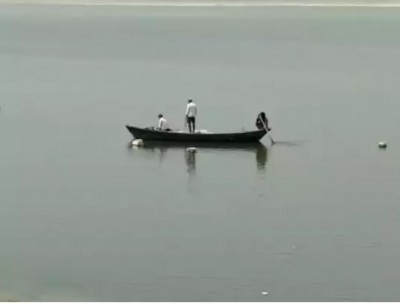 भोजपुर नाव हादसे में मिले 3 लोगों के शव, हाथ में टॉर्च थामे मिली महिला की लाश