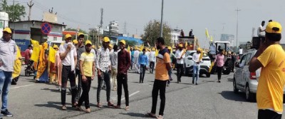 दिल्ली-गुरुग्राम एक्सप्रेस-वे पर लंबा जाम, 'अहीर रेजिमेंट' की मांग पर हो रहा प्रोटेस्ट