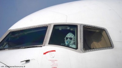 कोरोना का खौफ, यात्री के छींकते ही प्लेन से कूदा पायलट