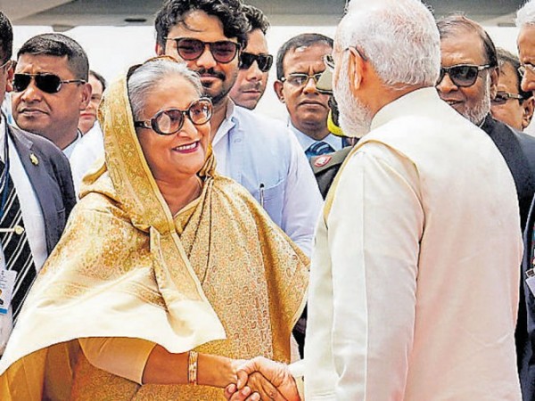 PM Modi arrived in Bangladesh, Sheikh Hasina welcomed at airport