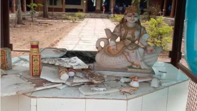 कर्नाटक: हिजाब विवाद के बीच स्कूलों में रखी माँ सरस्वती की मूर्तियों में तोड़फोड़., केस दर्ज