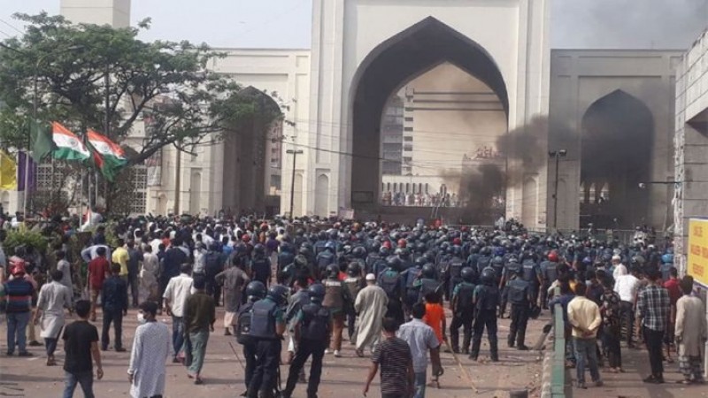 Violence erupts in Bangladesh, over 20 police personnel injured