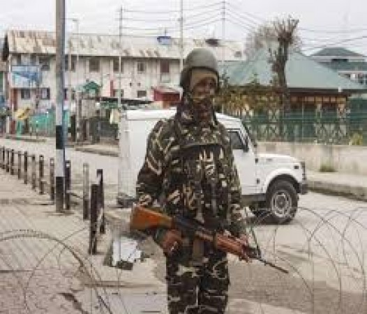जम्मू-कश्मीरः शोपियां में सुरक्षाबलों ने चार आतंकियों को किया ढेर, अभियान जारी