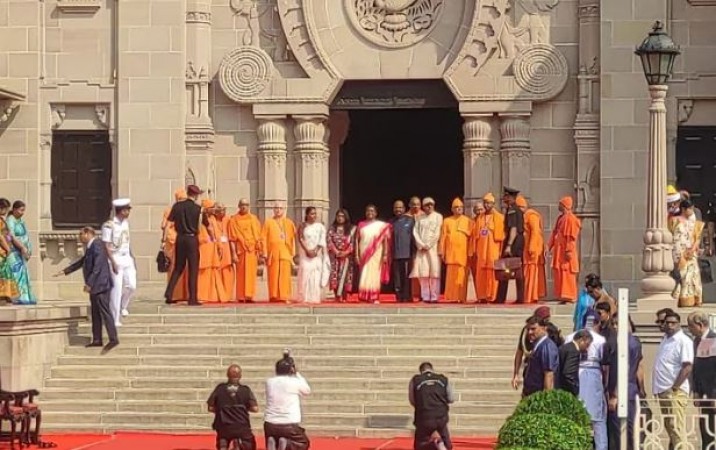 बंगाल: बेलूर मठ में राष्ट्रपति मुर्मू ने की पूजा, विश्व भारती के दीक्षांत समारोह में भी होंगी शामिल