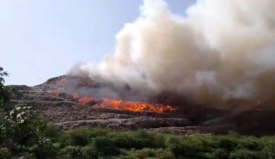 Fire breaks out at Delhi's Ghazipur dumping ground, locals have trouble breathing due to smoke
