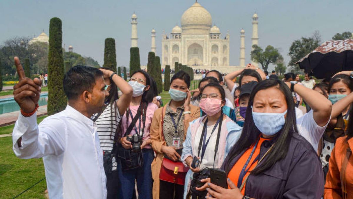 क्या तीसरे स्टेज में पहुंच गया है कोरोना वायरस ? 24 घंटे में 221 लोग निकले पॉजिटिव