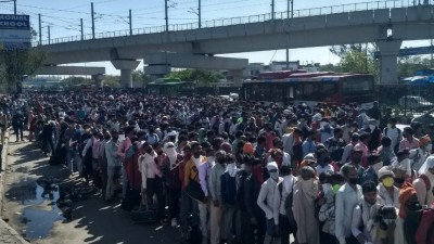 Lockdown: Thousands of people gathered at Delhi UP border due to rumour