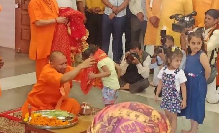 CM Yogi performed Kanya Pujan, said- 'This is the culture of our country'