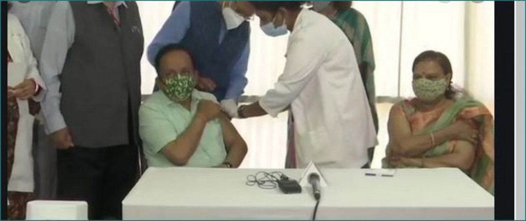 Union Health Minister Dr. Harsh Vardhan and his wife took second dose of Corona vaccine