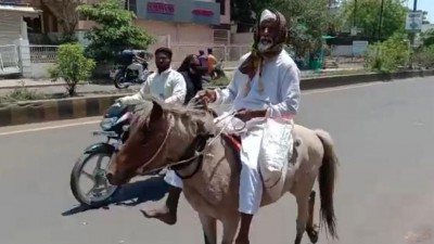 Lockdown: Elderly man rides horse for 70 km to take medicine for ill wife