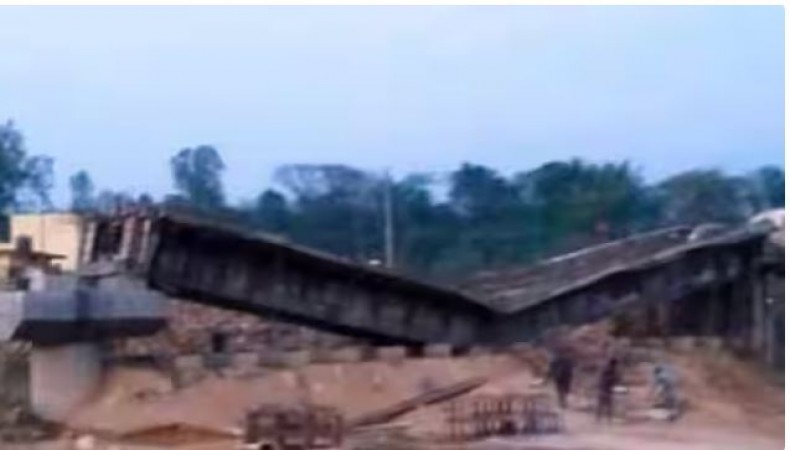 This bridge, which was being built at the cost of crores, broke in the middle even before it was completed