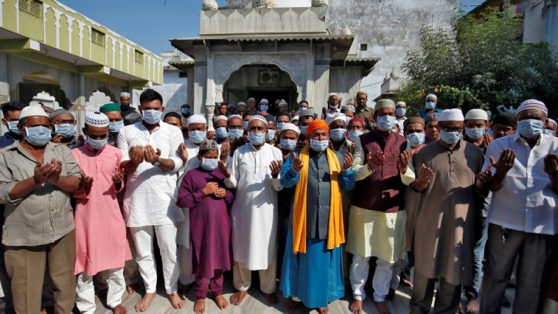 Corona: 10 foreign Muslims hid in Maharashtra mosque