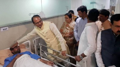 इंदौर हादसे में 35 तक पहुंचा मृतकों का आँकड़ा, घायलों से मुलाकात करने पहुंचे CM शिवराज