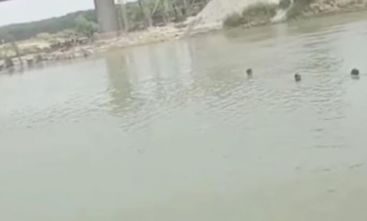 रील्स बनाने के लिए नदी में कूदे तीन युवक, एक की मौत, 2 बाल-बाल बचे