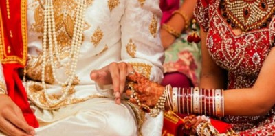 Bride's lover reached wedding stage, snatched Jaimala from groom and wore it to girlfriend