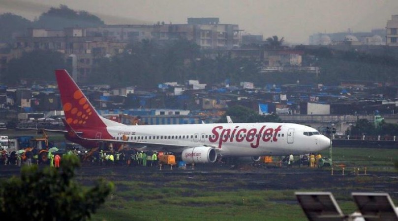 तूफ़ान में फंसा विमान, लैंडिंग के दौरान घायल हुए 40 यात्री