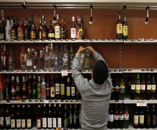 शराब और पान की दुकानों खुली, अगर चाहिए तो जानें नियम