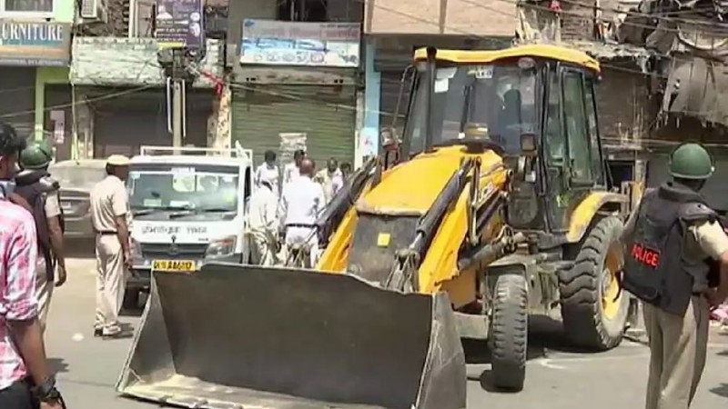 Bulldozers will run on 50,000 houses in 16 villages of Delhi
