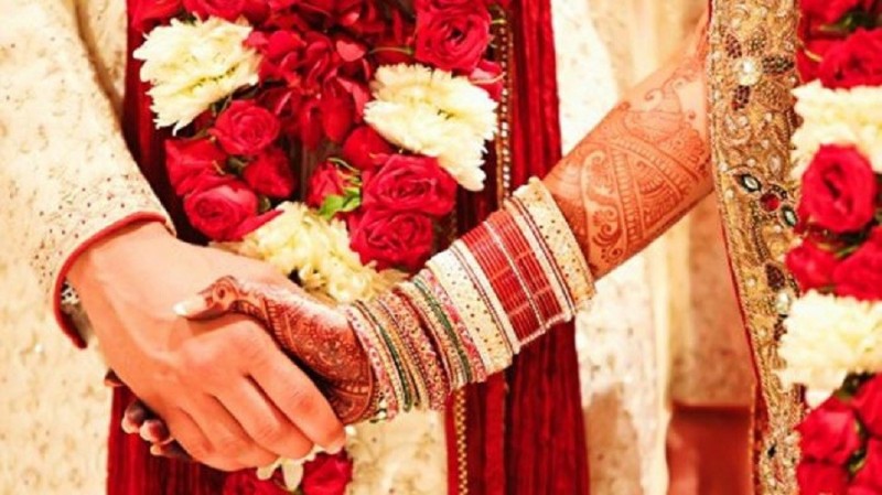Lover couple gets married during lockdown in Begusarai