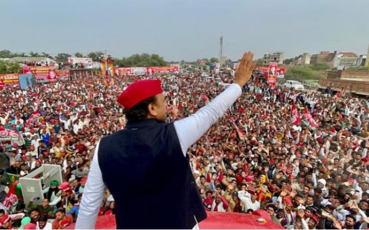 Akhilesh Yadav is going to hold a public meeting in Karnataka leaving the UP body elections!