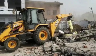 Yogi government's bulldozer on illegal madrassa in Kanpur, principal said - deliberate action