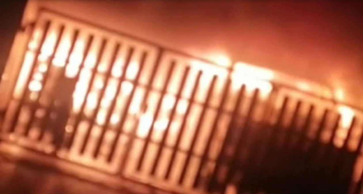 Indore: Massive fire breaks out in 3-storey building, 7 burnt alive