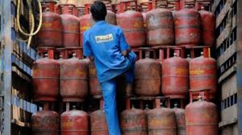 Domestic gas cylinder becomes expensive again, new prices to be a shock