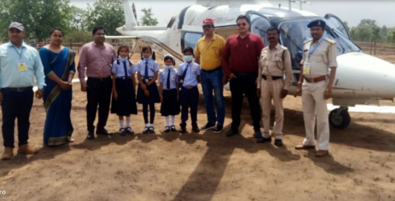 CM बघेल ने कराई कक्षा दूसरी में पढ़ने वाली बच्ची स्मृति को हेलिकॉप्टर की सैर