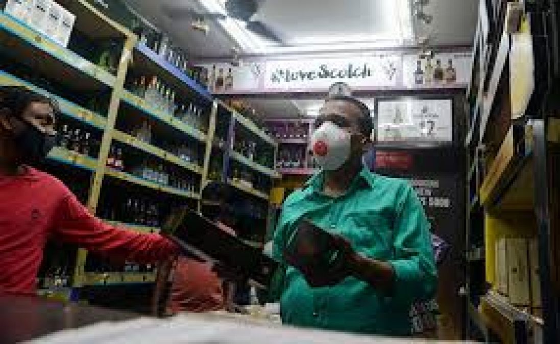 Liquor shops open in Madhya Pradesh, government may impose corona tax on liquor