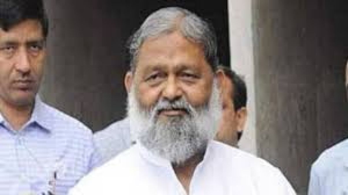 Home Minister Anil Vij did this against illegal business of alcohol