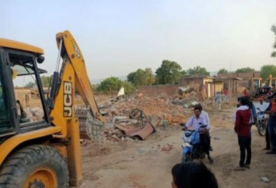 Bulldozers run over encroachment in Singrauli, freed govt land worth crores