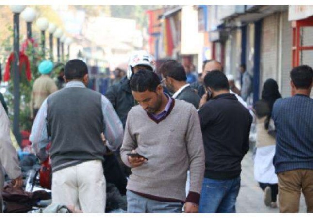 Mobile services started in Kashmir, were closed after the death of terrorist Riyaz Naikoo