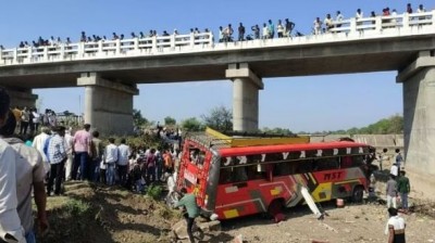 Bus full of passengers fell from 50 feet high bridge, 15 died tragically