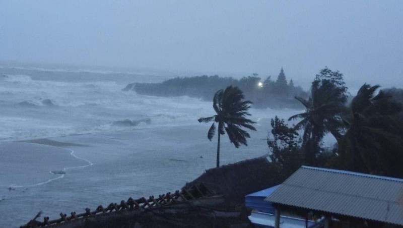 The storm is moving rapidly towards Odisha, the coastal areas being evacuated.. Alert issued