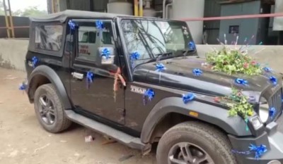 Driver ran over Mahindra Thar for selfie, 11 people injured